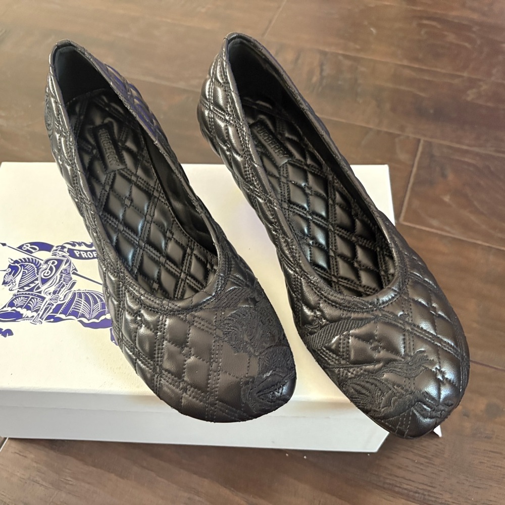 Burberry Black Quilted Kitten Heel Pumps size 37 (new w/box)
